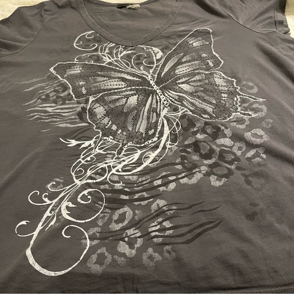 Butterfly on gray Ragzzz scene y2k shirt - Picture 5 of 5